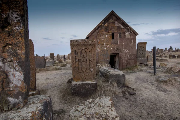 セバン湖近くのアルメニアの Noratus の歴史的な墓地 — ストック写真