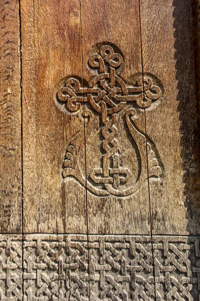 A fragment of an old wooden door in the monastery — Stock Photo, Image