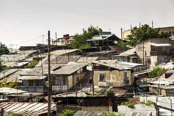 A cluster of old poor buildings near the cathedral in the capita — Stock Photo, Image