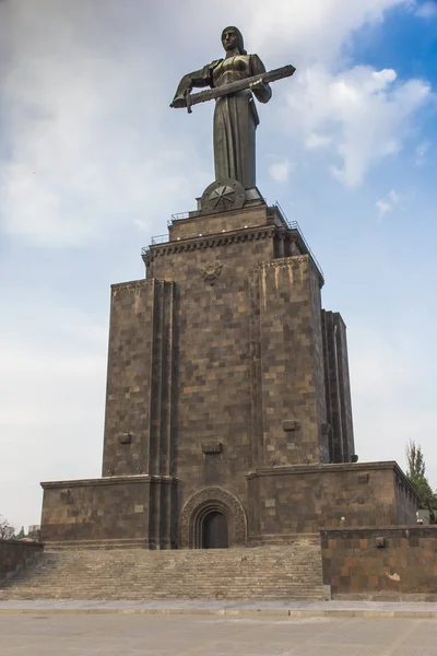 Yerevan, Armenia, 21 September 2017: Mother Armenia Statue or Ma — Stock Photo, Image