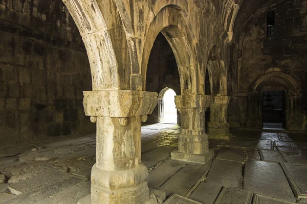 Sanahin, Ermenistan, 20 Eylül 2017: Ortaçağ mezar taşları