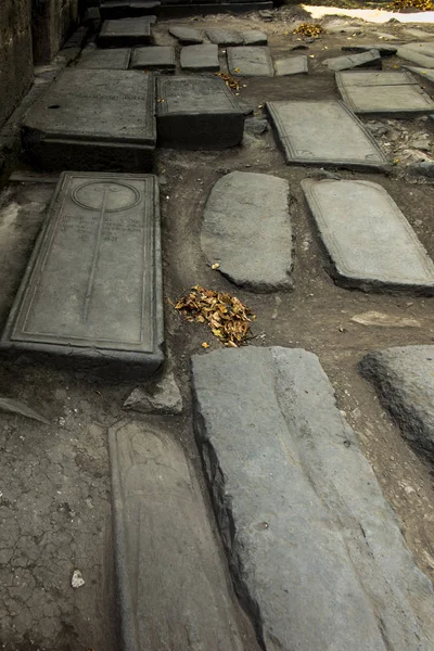 Sanahin, Ermenistan, 20 Eylül 2017: Ortaçağ mezar taşları — Stok fotoğraf