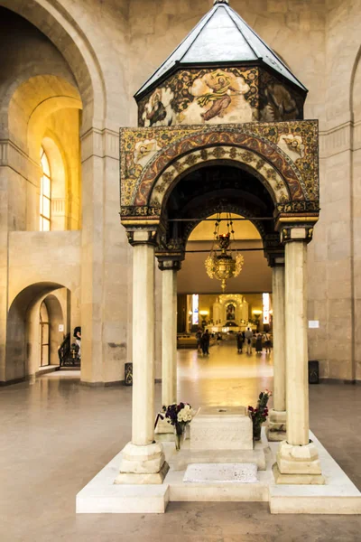 Ereván, Armenia. 21 de septiembre de 2017: Interior de la Catedral — Foto de Stock