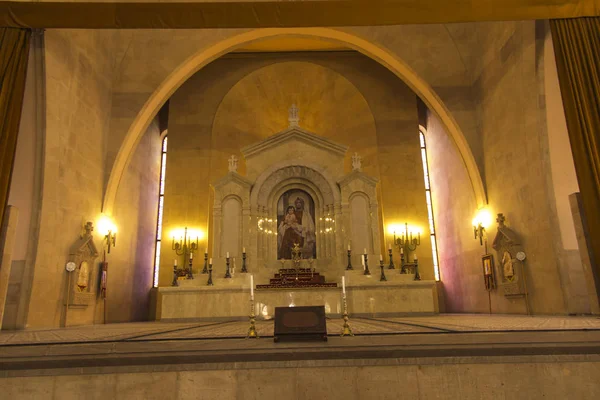 亚美尼亚埃里温。2017年9月21日: 大教堂内部 — 图库照片