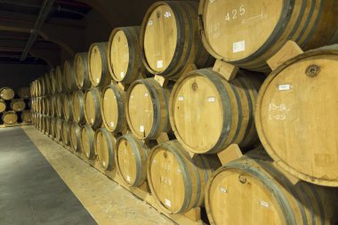 Erivan, Ermenistan, 21 Eylül 2017: yaşlı şarap ahşap varil