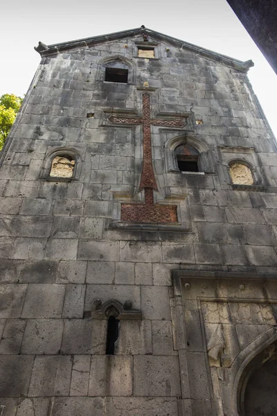 Monasterio de Sanahin en Armenia, Fragmentos de antiguas murallas históricas wi —  Fotos de Stock