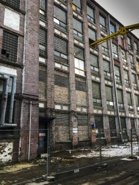 Özel İnşaat makineleri penceresinden çalışmalarını 