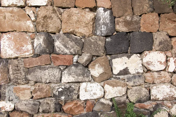 A wall of stacked large stones as — Stock Photo, Image