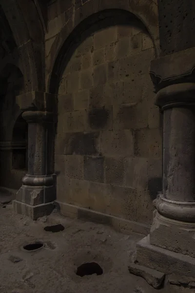 亚美尼亚的哈格帕特修道院。地板上的开口就位 — 图库照片