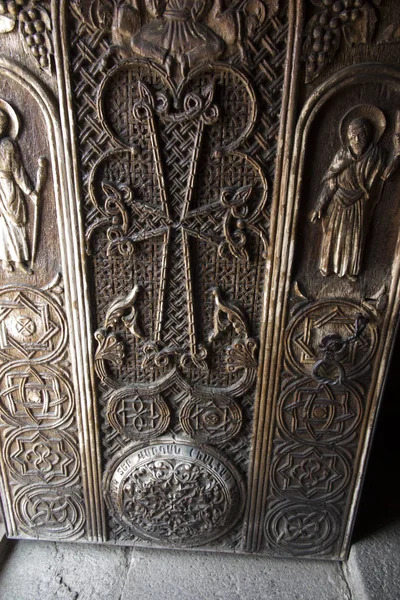 装饰门片断在修道院复合体 Sevanavank — 图库照片