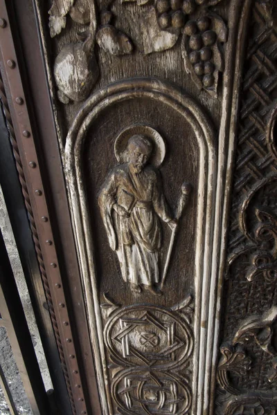 Fragment of ornamental door in the monastery complex Sevanavank — Stock Photo, Image