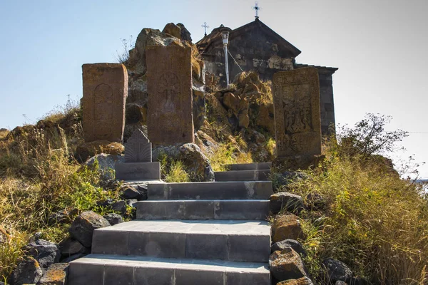 Sevanavank är ett kloster komplex som ligger på den nordvästra kusten — Stockfoto