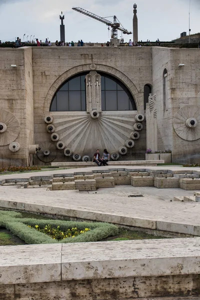 Erevan, ARMENIE - 21 SEPTEMBRE 2017 : La Cascade d'Erevan et la g — Photo