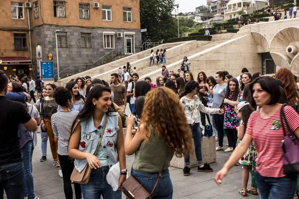 YEREVAN, ARMENIA - SETEMBRO 21, 2017: Yerevan Cascade and the g — Fotografia de Stock