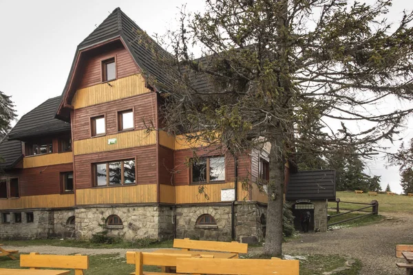 Albergue turístico de montaña en Hala Rysianka en las montañas Beskid —  Fotos de Stock