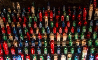 Mont'taki Our Lady'nin Benedictine Manastırı'nda kurban mumları