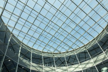 Frankfurt am havaalanındaki cam çatı inşaatının detayları. 