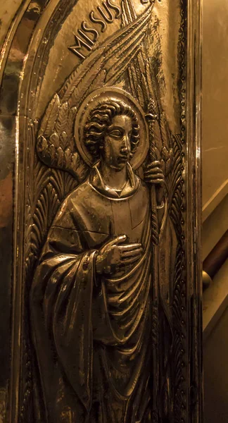 Montserrat, Spanien, 23 juni 2019: staty av Our Lady of Montserr — Stockfoto