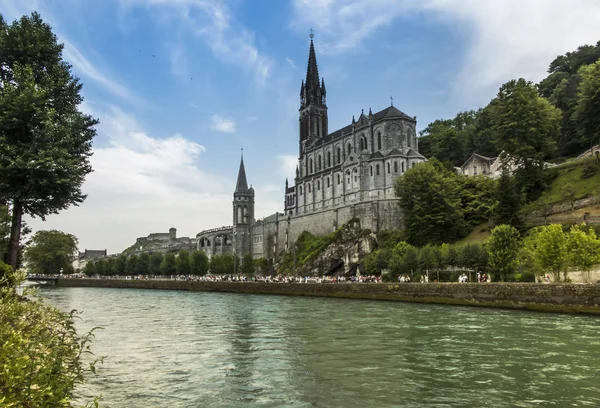 フランスのルルドの大聖堂のビュー — ストック写真