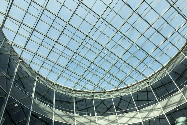 Frankfurt am havaalanındaki cam çatı inşaatının detayları. — Stok fotoğraf