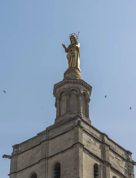 Detailní záběr sochy Panny Marie v katedrále Notre-Dame des Doms — Stock fotografie