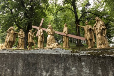 Lourdes, Fransa, 24 Haziran 2019: İsa 'nın Haçı Yolu, İstikrar