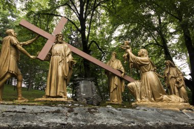 Lourdes, Fransa, 24 Haziran 2019: İsa 'nın Haçı Yolu, İstikrar