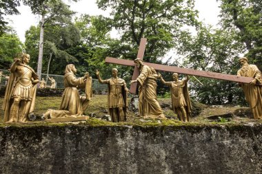 Lourdes, Fransa, 24 Haziran 2019: İsa 'nın Haçı Yolu, İstikrar