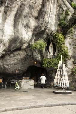 Immaculate Conception Bizim Lady Heykeli bir tespih ile