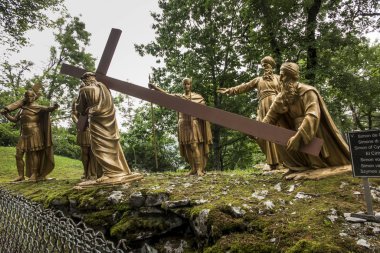 Lourdes, Fransa, 24 Haziran 2019: İsa'nın Haçı Yolu, fragme