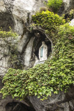 Immaculate Conception Bizim Lady Heykeli bir tespih ile