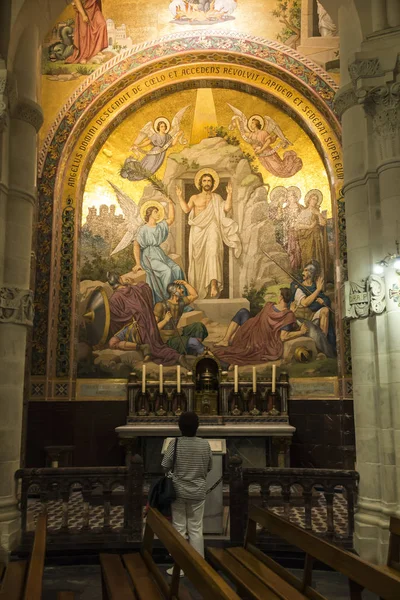Lourdes, France, 24 червня 2019: Interior of the Rosary Basilica i — стокове фото