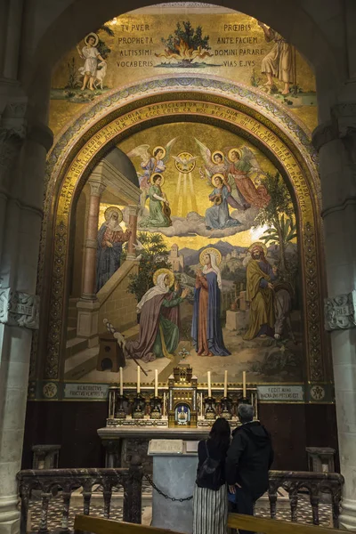 Lourdes, Fransa, 24 Haziran 2019: Tespih Bazilikasının İçi — Stok fotoğraf