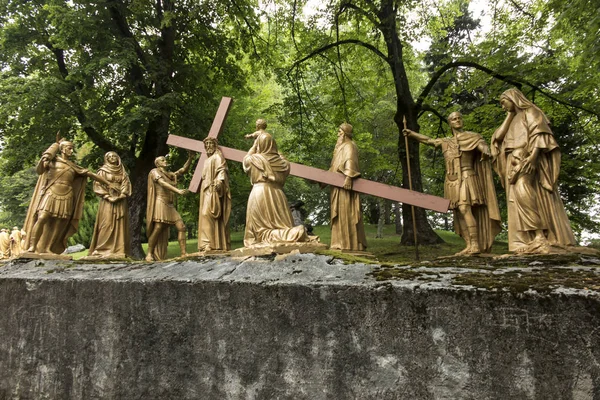 Lourdes, Francie, 24. června 2019: Cesta kříže Ježíšova, Statio — Stock fotografie