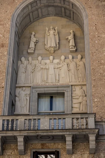 Detail of the facade of one of the buildings at Benedictine Abbe — Stock Photo, Image
