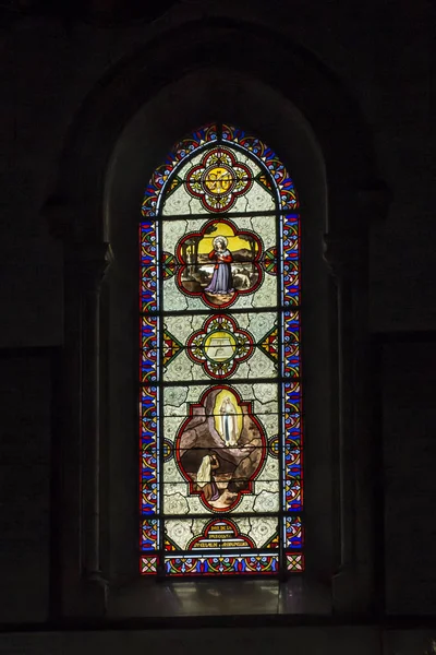 Lourdes Francja Czerwca 2019 Kolorowe Witraże Bazylice Niepokalanego Poczęcia Pańskiego — Zdjęcie stockowe