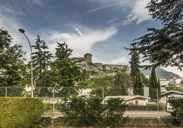 Widok na zamek Lourdes w Pirenejach — Zdjęcie stockowe
