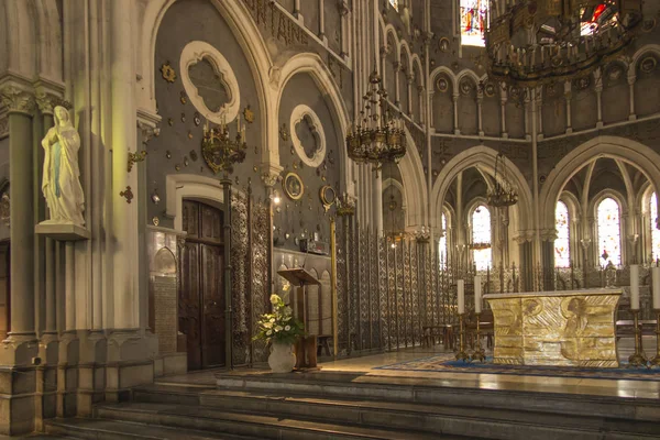 Lourdes, Francia, 24 de junio de 2019: Interior de la Basílica de la I — Foto de Stock