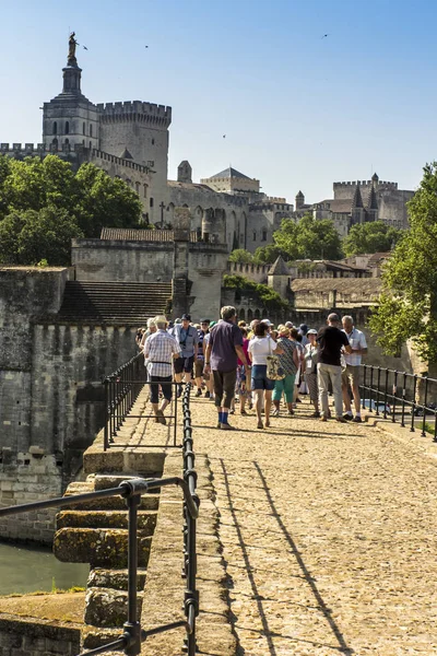 The Saint B��n��zet bridge, known as the Avignon bridge, — Stock Photo, Image