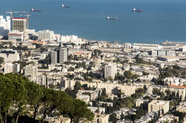 Tepeden Hayfa manzarası. Hayfa, İsrail 'in Akdeniz kıyısında bir şehirdir..