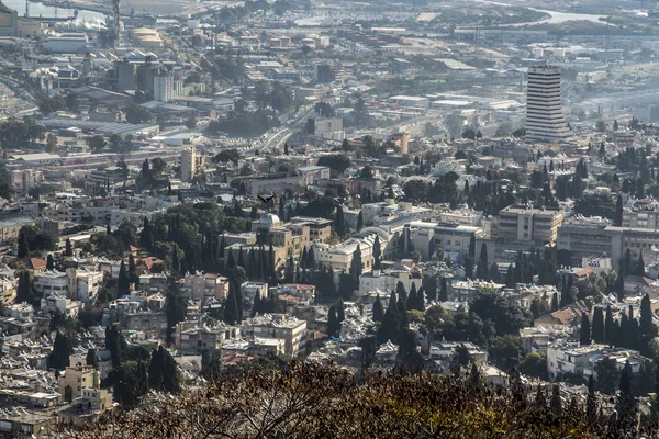 Uitzicht op Haifa vanaf de heuvel — Stockfoto