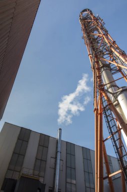 İki büyük ve küçük baca.