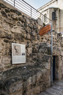 İsrail, Bethany 'deki Mary, Martha ve Lazarus' un evinin yanındaki kiliseye yakın Lazarus 'un mezarı.