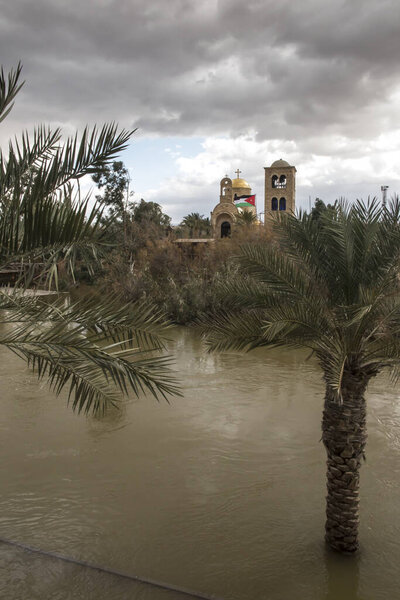  Каср-эль-Яхуд близ Иерихона, по преданию, это место, где израильтяне перешли реку Иордан, где был крещен Иисус. Граница Израиля с Иорданией в январе 2020 года