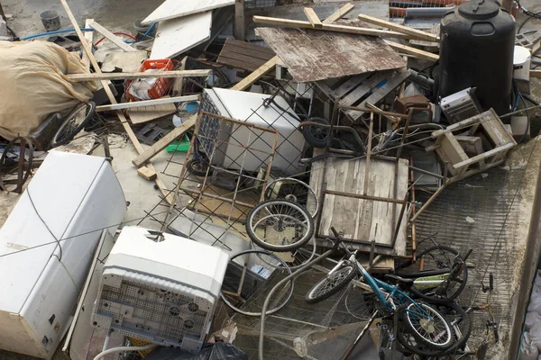 Vertedero Para Varias Cosas Innecesarias Residuos Techo Una Las Casas — Foto de Stock