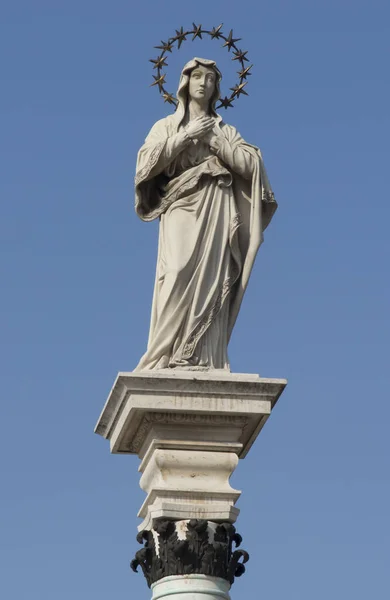 Statua Madonna Dell Immacolata Concezione Centro Della Piazza Fronte Monastero — Foto Stock