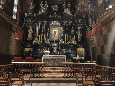 Czestochowa, Polonya, 19 Mart 2020: Jasna Gora Manastırı: Czestochowa 'nın Siyahi Meryem Ana' sının şapeli ve Muhteşem Görüntüsü)