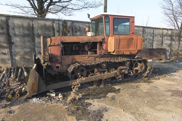 Old Broken Rusty Bulldozer Standing Square — Stock Photo, Image