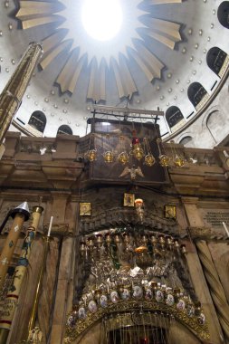 Kudüs, İsrail, 29 Ocak 2020: Kudüs, İsrail 'deki kutsal kilisede İsa' nın mezarının tavanı.