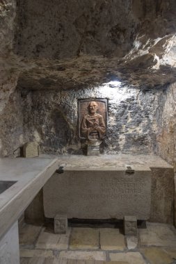 BETHLEHEM, Filistin, 28 Ocak 2020: Beytüllahim 'deki İsa' nın Doğumu Bazilikası 'nın altındaki mağaralar. Aziz Jerome 'un konaklamasıyla ilgili yerler.